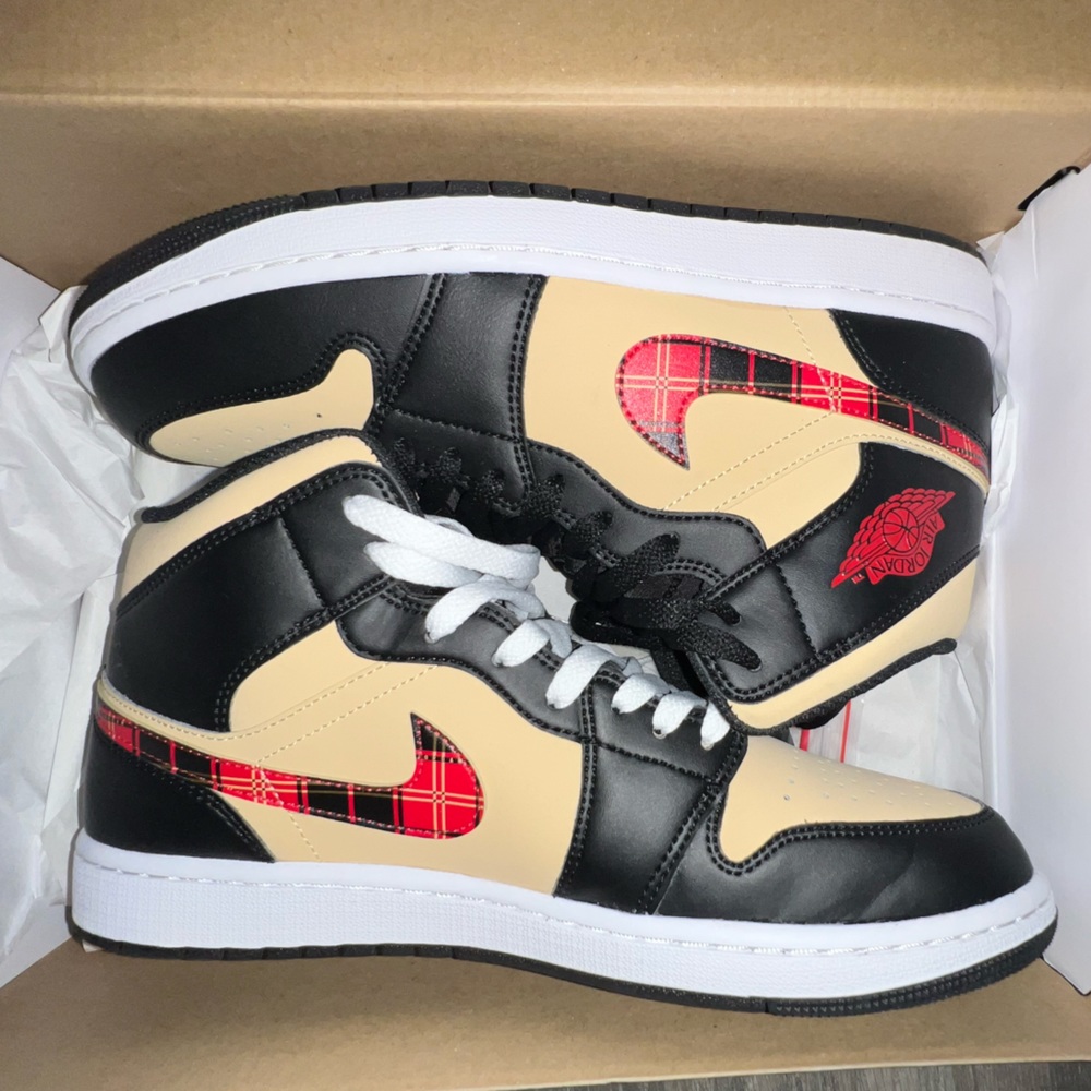 Air Jordan 1 Mid SE / Christmas edition / Tartan Swoosh